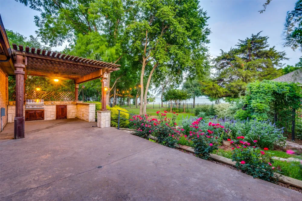 730 Peninsula Bend Shady Shores, TX 76208