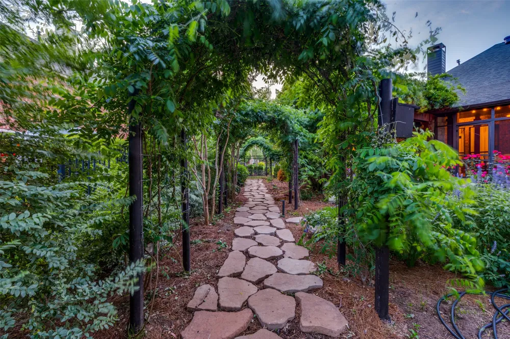 730 Peninsula Bend Shady Shores, TX 76208