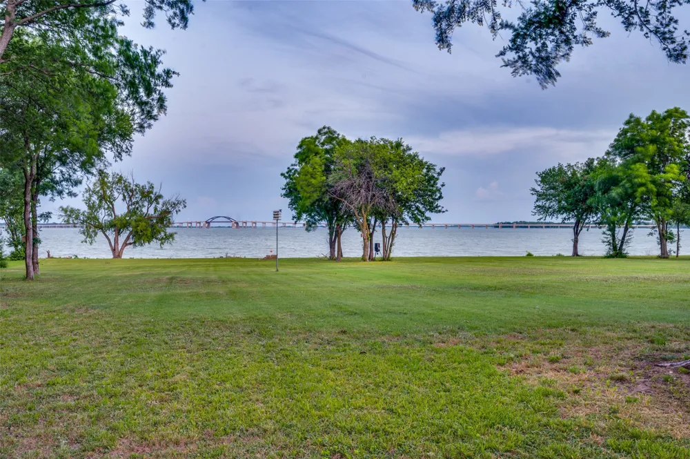 730 Peninsula Bend Shady Shores, TX 76208