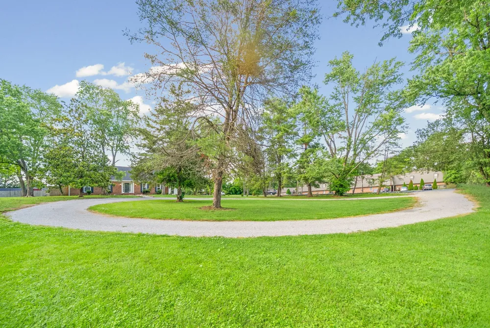635 Country Club Ln Hopkinsville, KY 42240