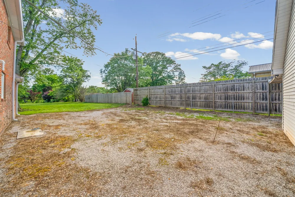 635 Country Club Ln Hopkinsville, KY 42240