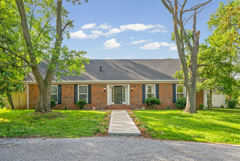 635 Country Club Ln Hopkinsville, KY 42240