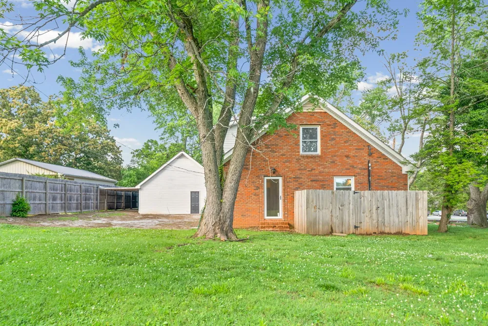 635 Country Club Ln Hopkinsville, KY 42240
