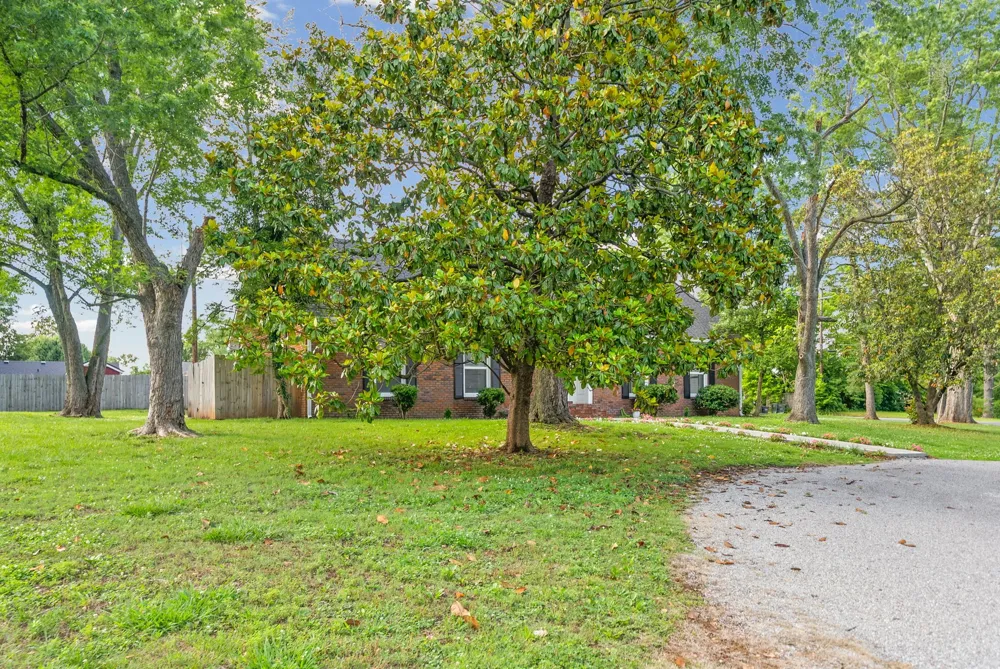 635 Country Club Ln Hopkinsville, KY 42240