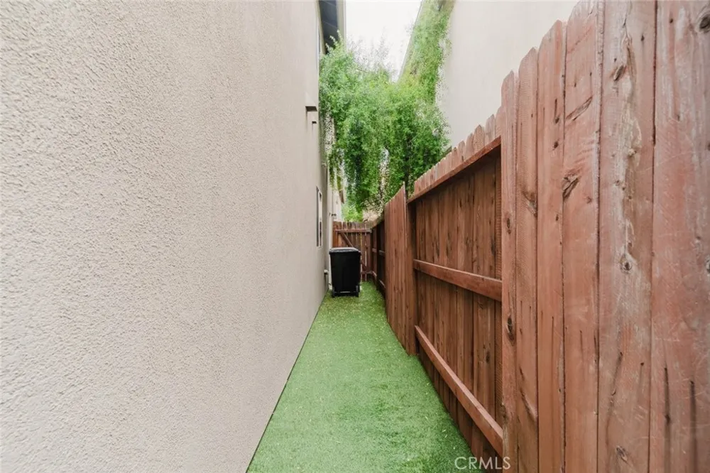 13714 Deane Lane Sylmar, CA 91342