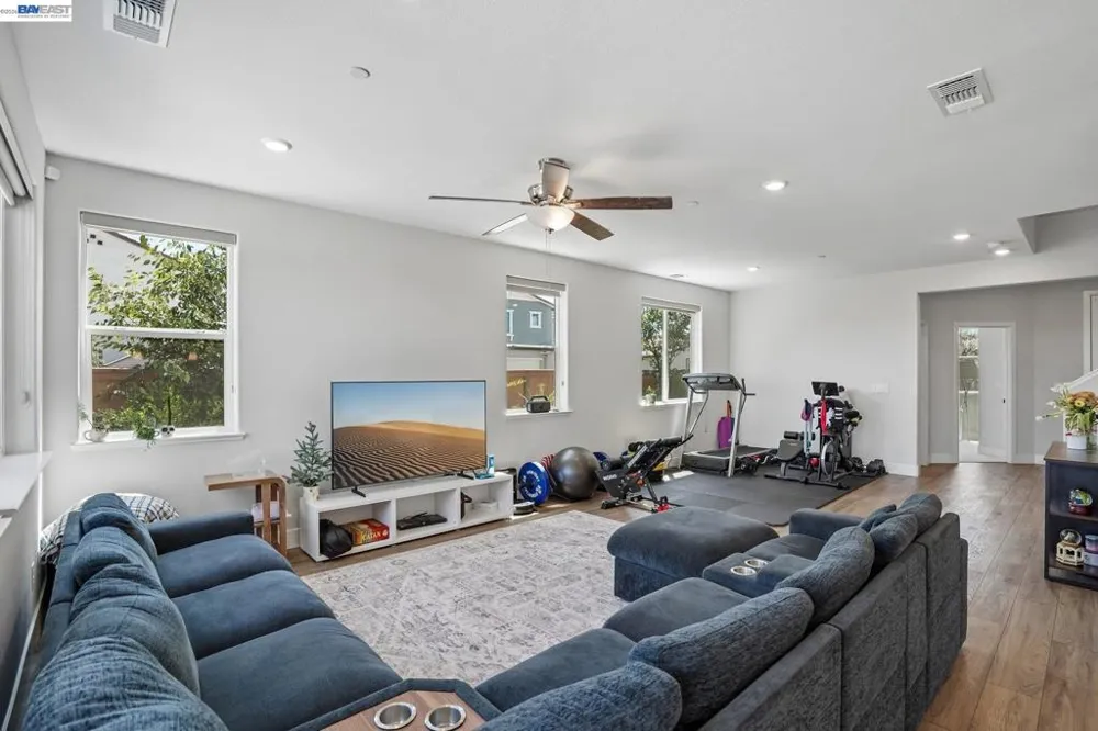 4013 Mirecourt cir Rancho Cordova, CA 95742