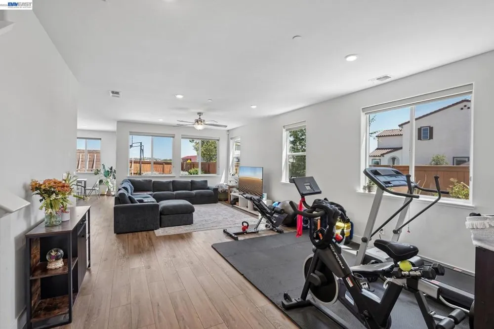 4013 Mirecourt cir Rancho Cordova, CA 95742