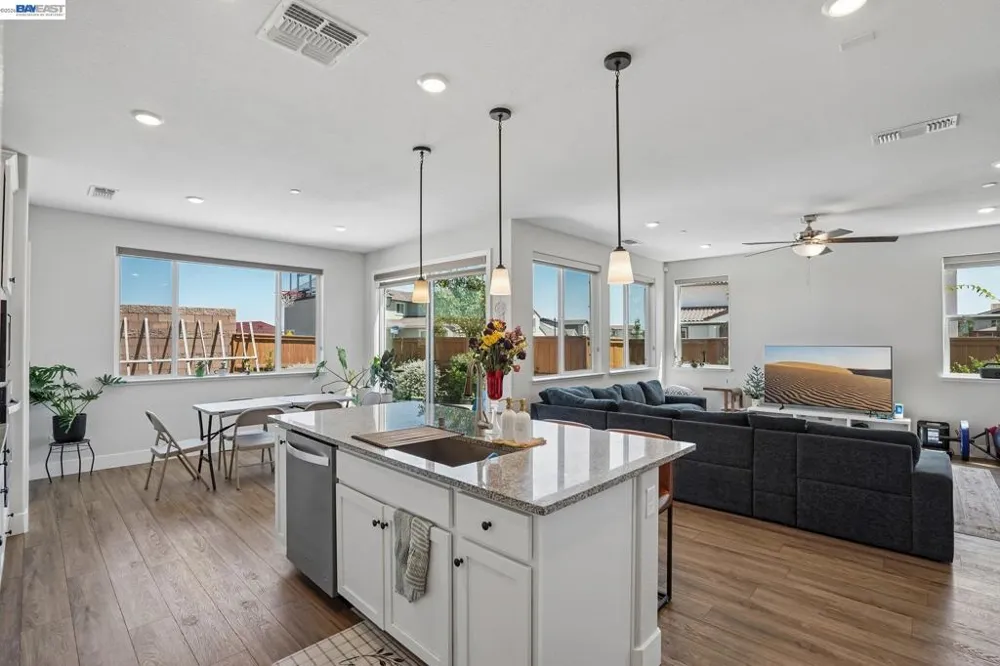 4013 Mirecourt cir Rancho Cordova, CA 95742
