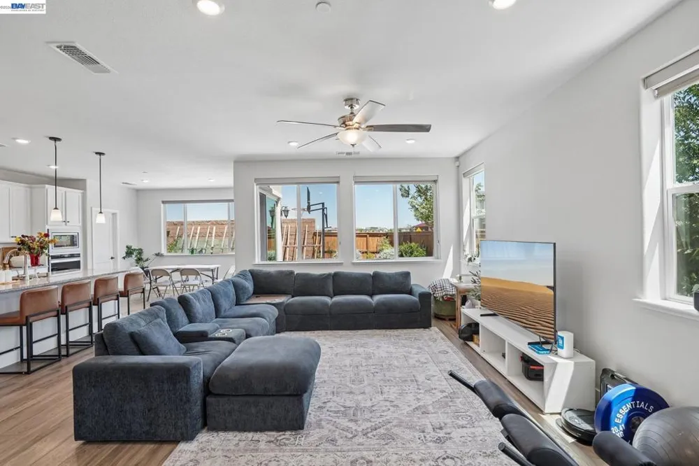 4013 Mirecourt cir Rancho Cordova, CA 95742