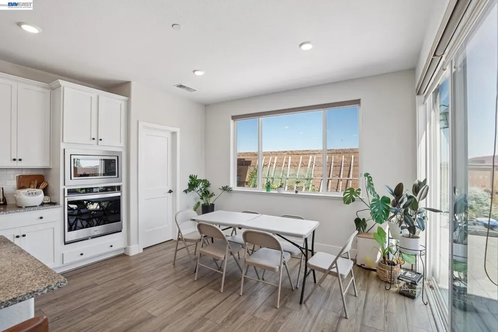 4013 Mirecourt cir Rancho Cordova, CA 95742