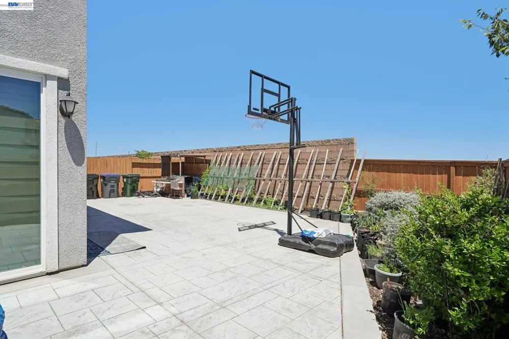 4013 Mirecourt cir Rancho Cordova, CA 95742