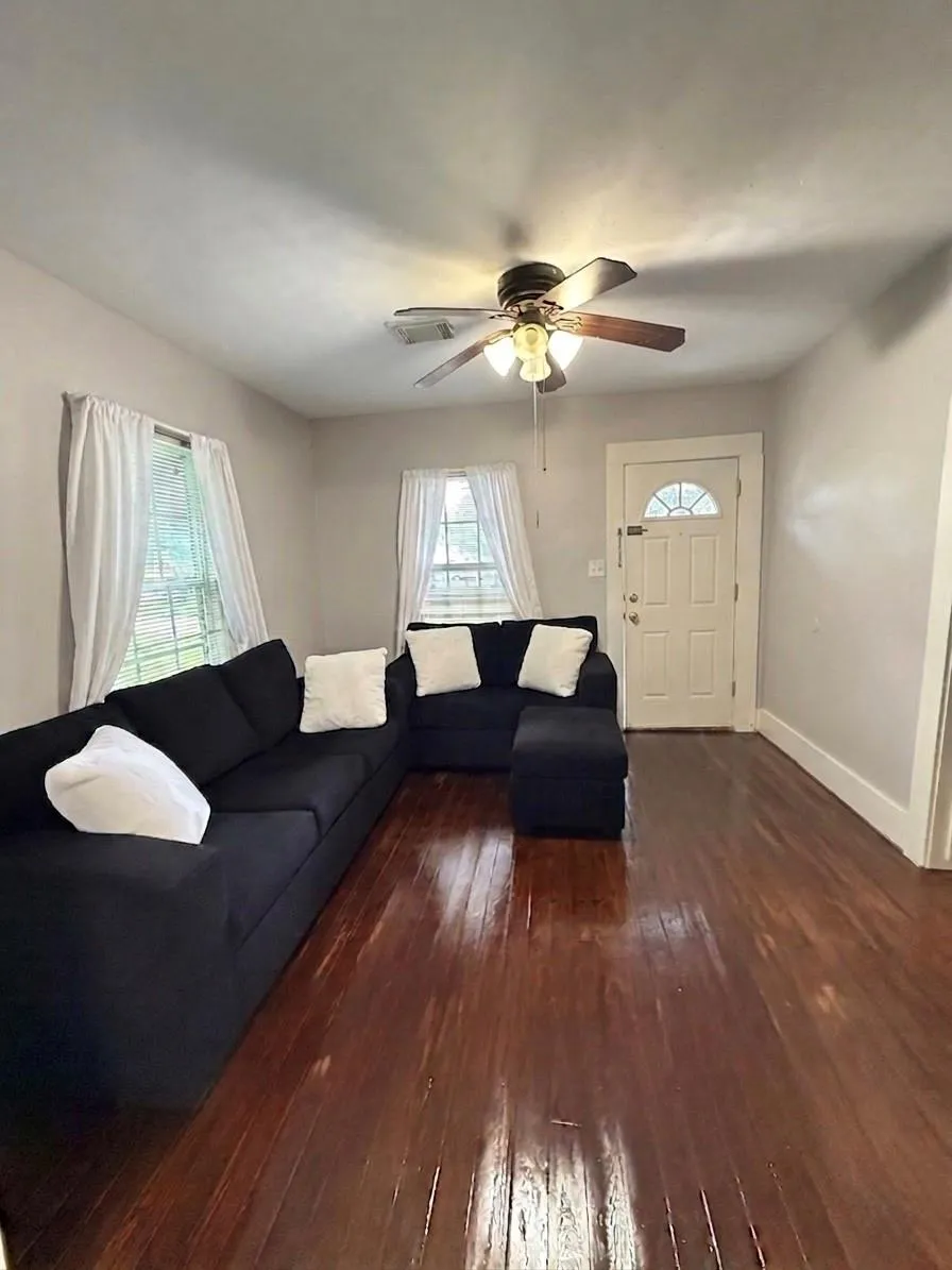 311 S 3rd Street Highlands, TX 77562