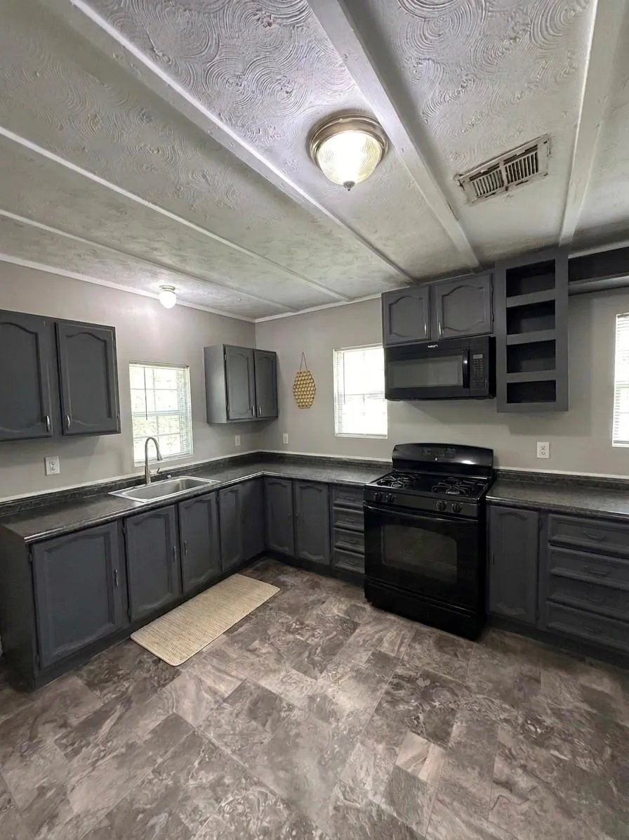311 S 3rd Street Highlands, TX 77562