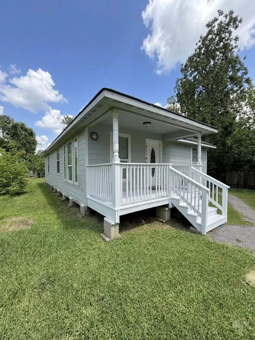 311 S 3rd Street Highlands, TX 77562