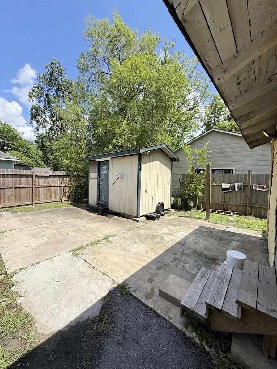 311 S 3rd Street Highlands, TX 77562