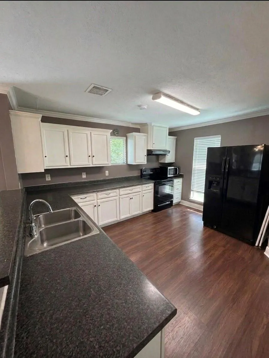 311 S 3rd Street Highlands, TX 77562