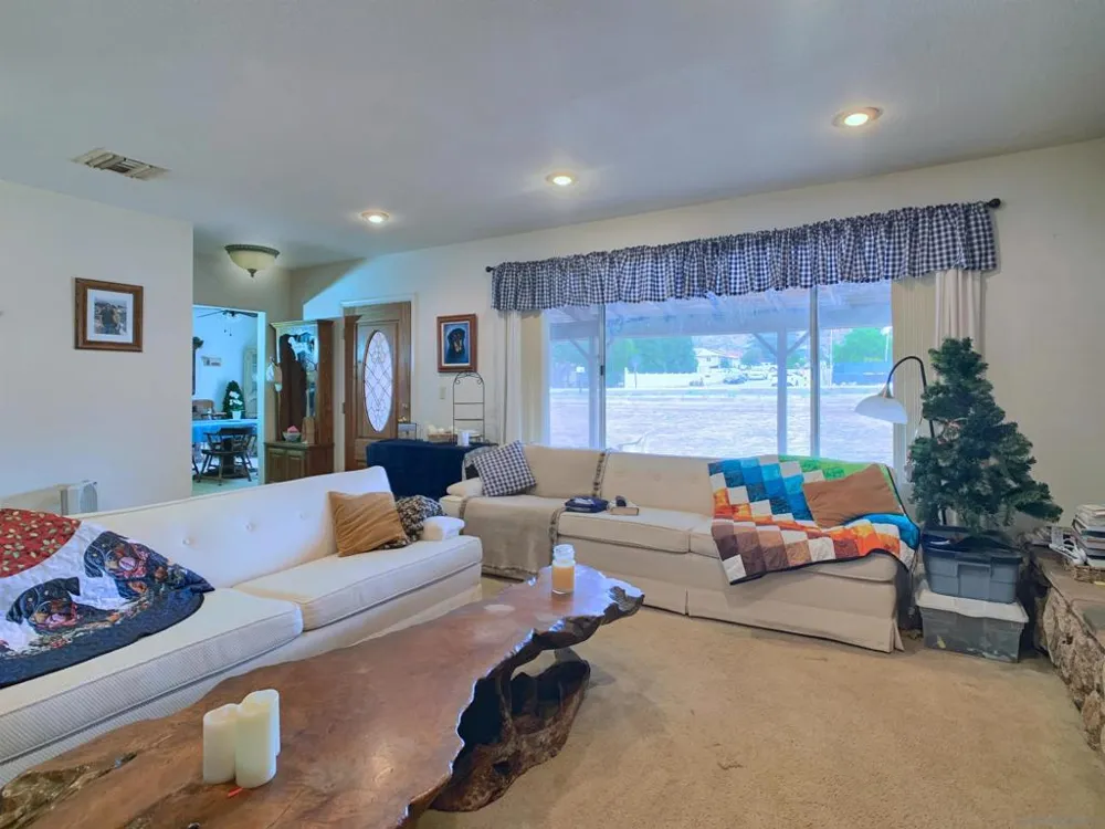 9622 Lakeview Lakeside, CA 92040