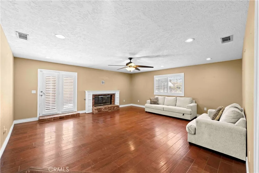 19989 Cronese Lane Apple Valley, CA 92308