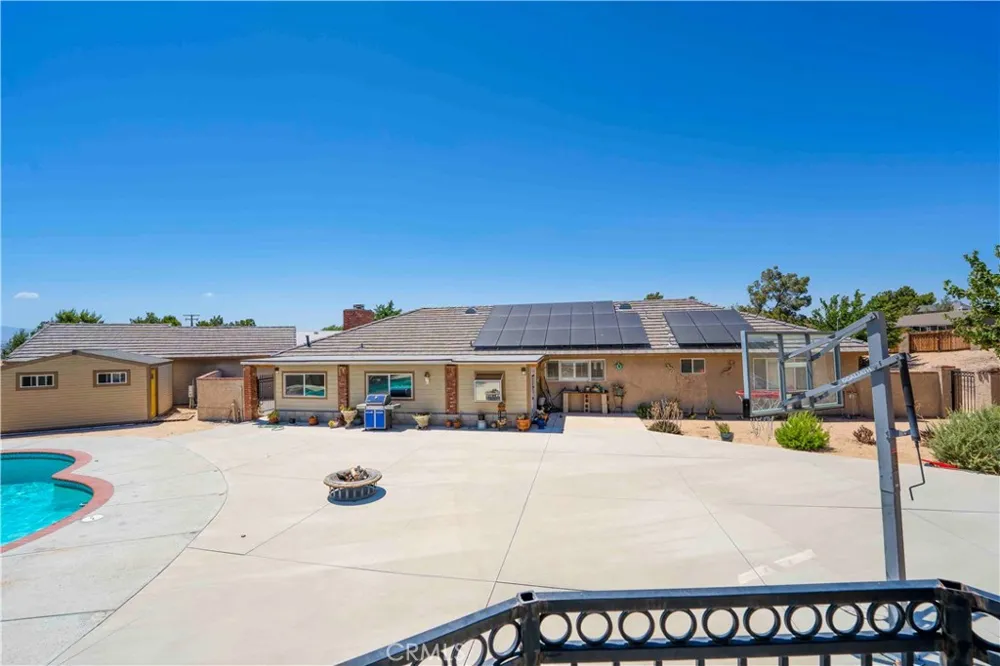 19989 Cronese Lane Apple Valley, CA 92308