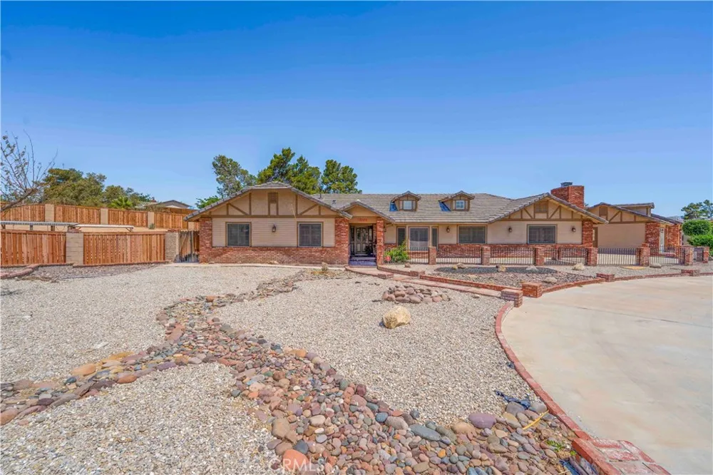 19989 Cronese Lane Apple Valley, CA 92308