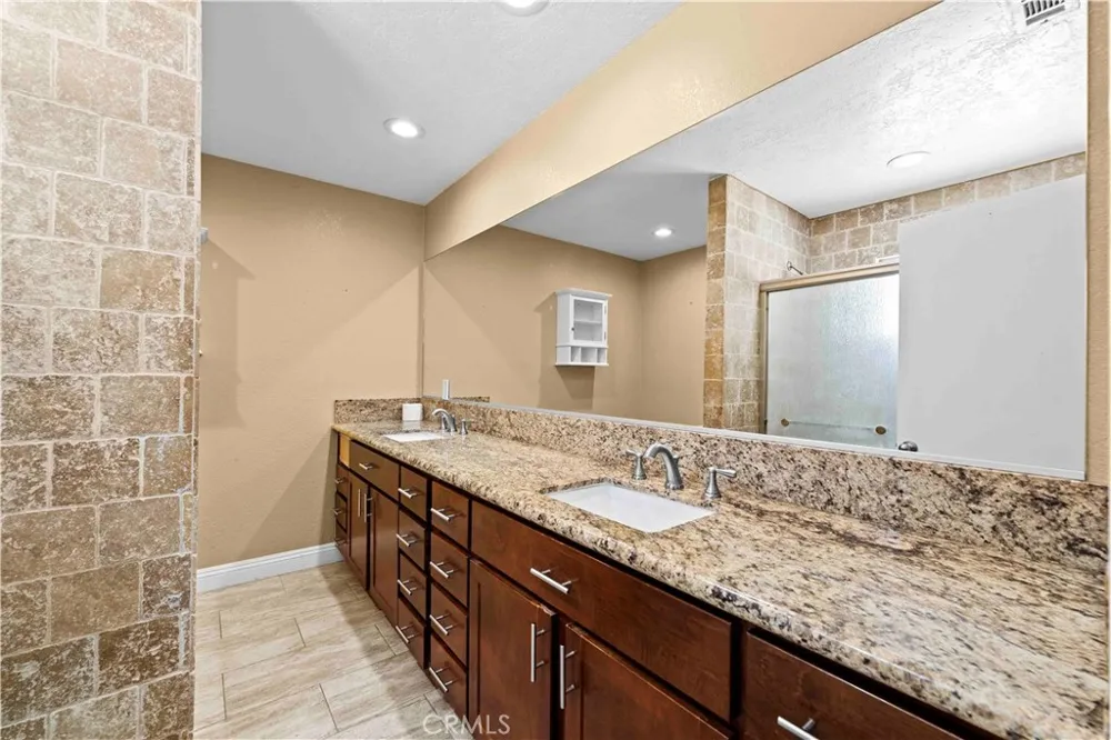 19989 Cronese Lane Apple Valley, CA 92308