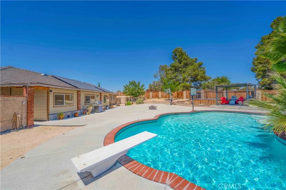 19989 Cronese Lane Apple Valley, CA 92308