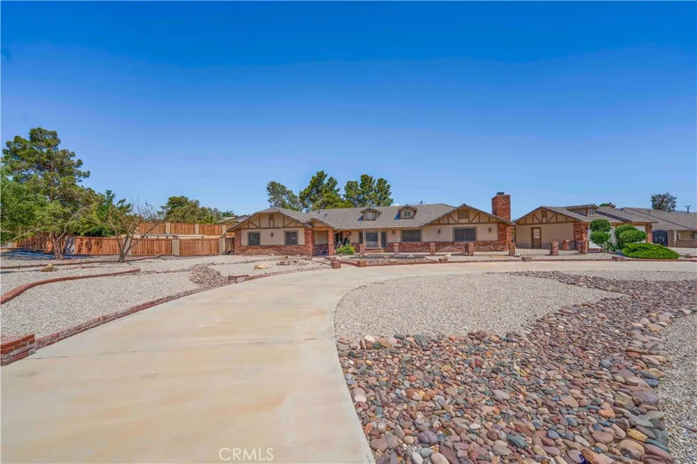 19989 Cronese Lane Apple Valley, CA 92308