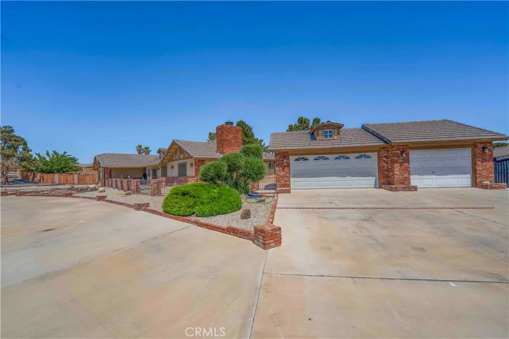 19989 Cronese Lane Apple Valley, CA 92308