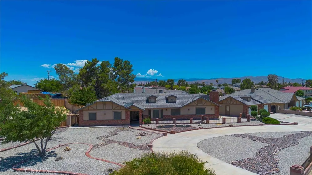 19989 Cronese Lane Apple Valley, CA 92308
