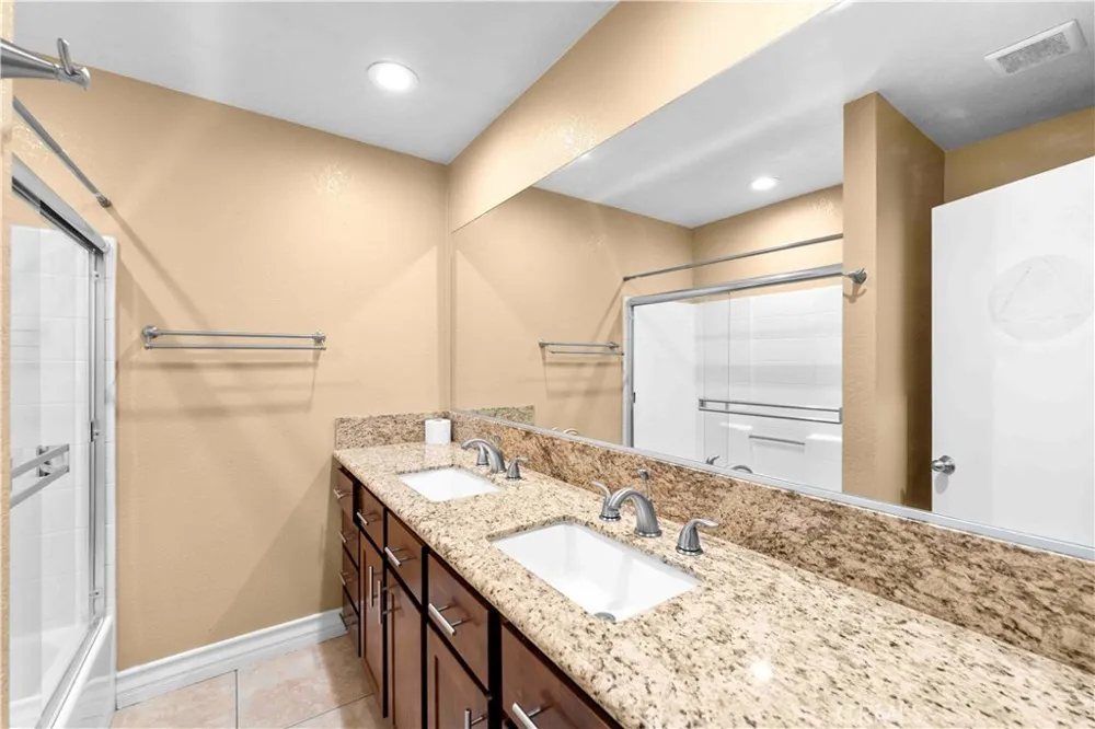 19989 Cronese Lane Apple Valley, CA 92308