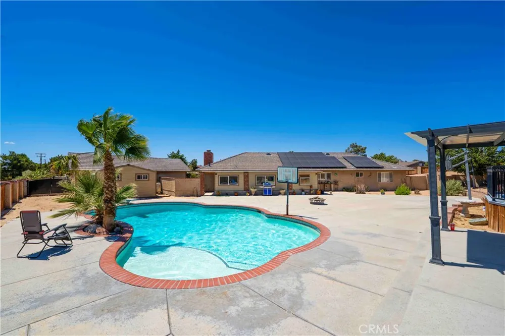 19989 Cronese Lane Apple Valley, CA 92308