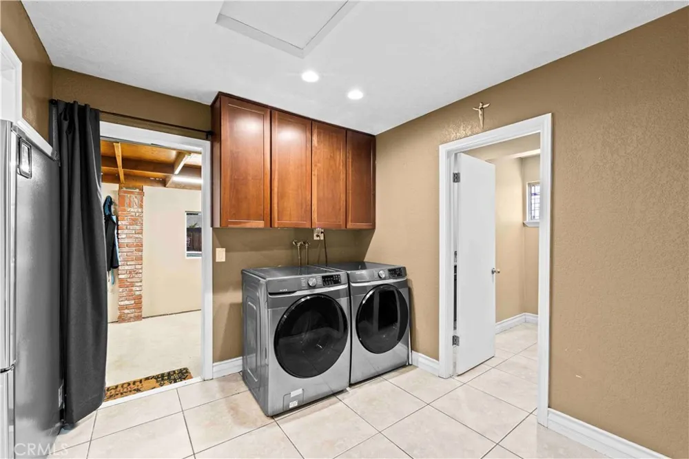 19989 Cronese Lane Apple Valley, CA 92308