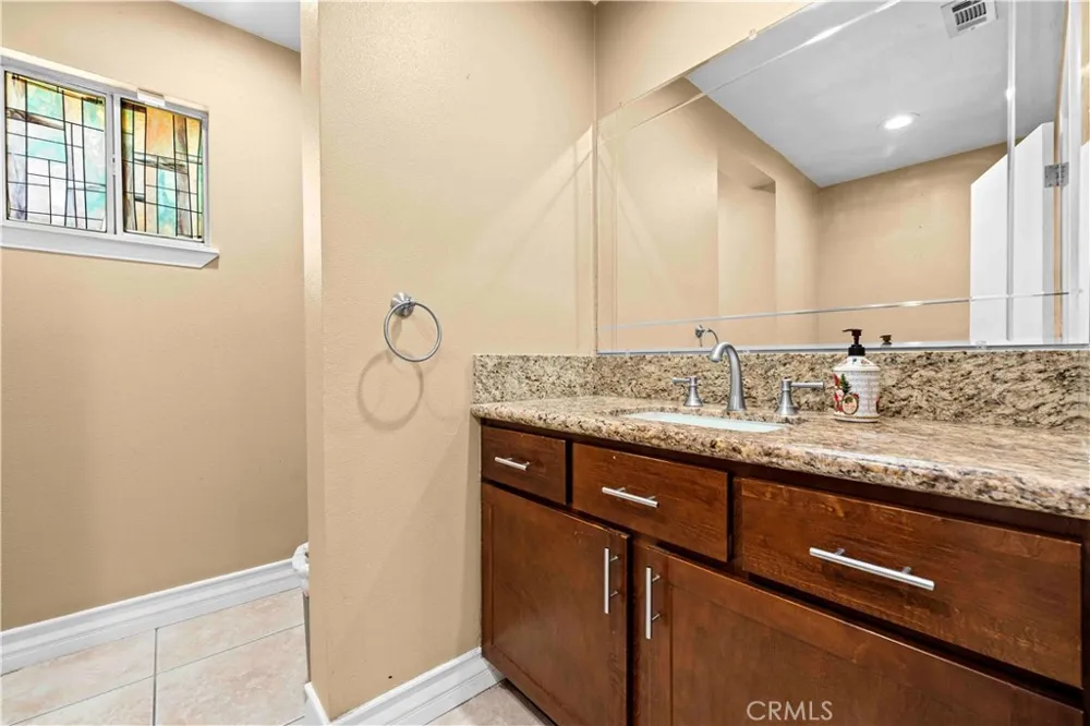 19989 Cronese Lane Apple Valley, CA 92308