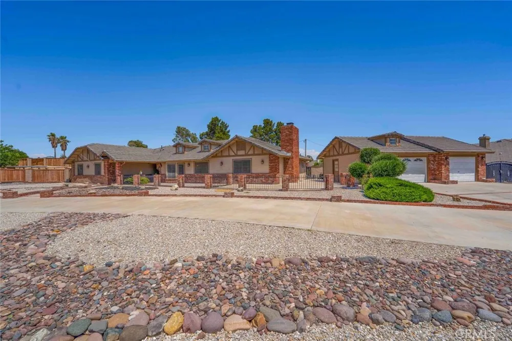 19989 Cronese Lane Apple Valley, CA 92308