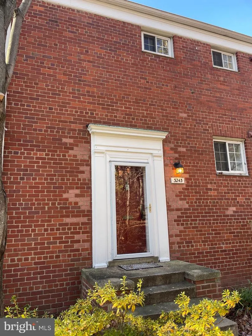 3243 VALLEY DRIVE Alexandria, VA 22302