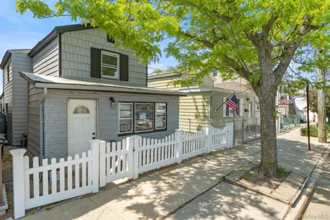 1107 Cross Bay Boulevard