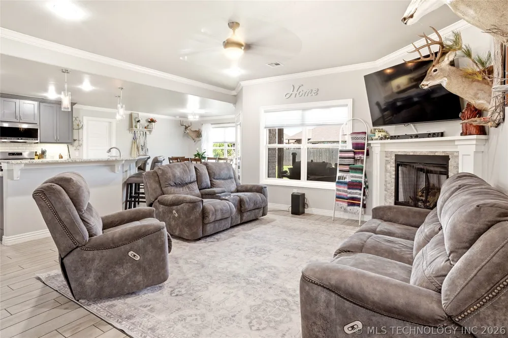 909 Carter Court Siloam Springs, AR 72761