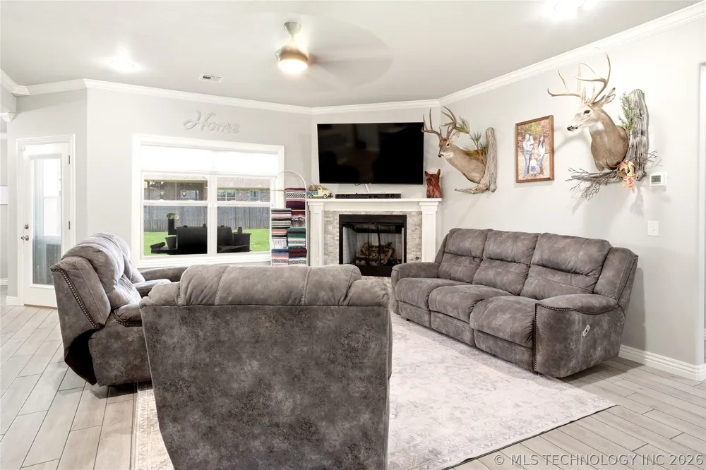 909 Carter Court Siloam Springs, AR 72761