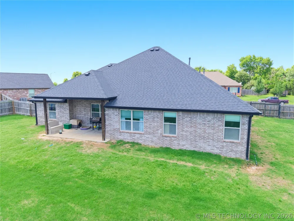 909 Carter Court Siloam Springs, AR 72761