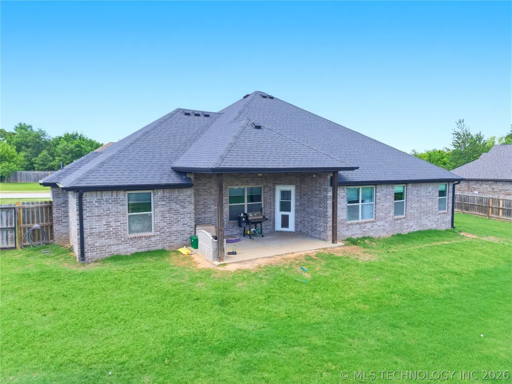 909 Carter Court Siloam Springs, AR 72761