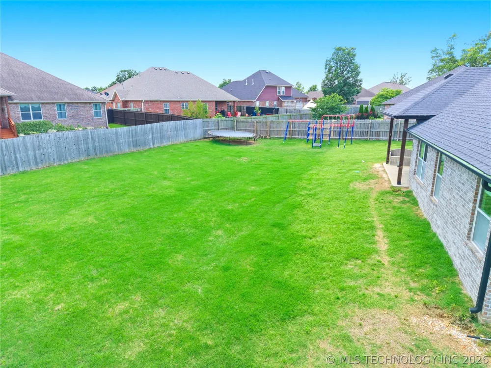 909 Carter Court Siloam Springs, AR 72761