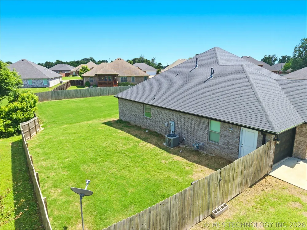 909 Carter Court Siloam Springs, AR 72761
