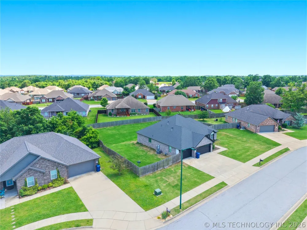 909 Carter Court Siloam Springs, AR 72761