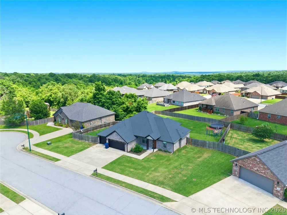 909 Carter Court Siloam Springs, AR 72761