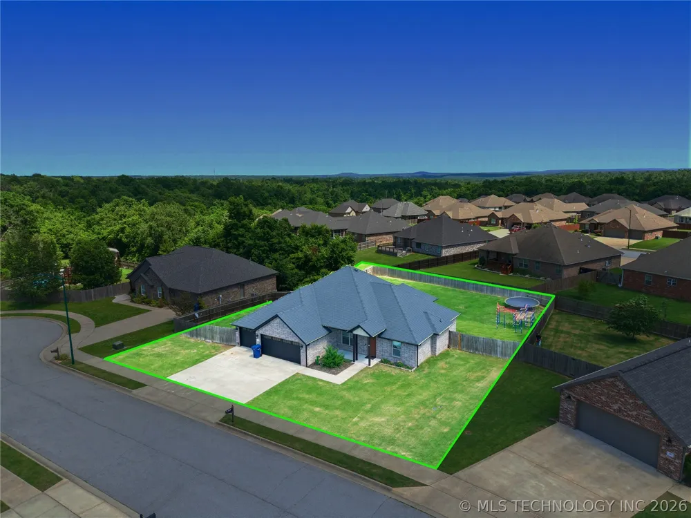 909 Carter Court Siloam Springs, AR 72761
