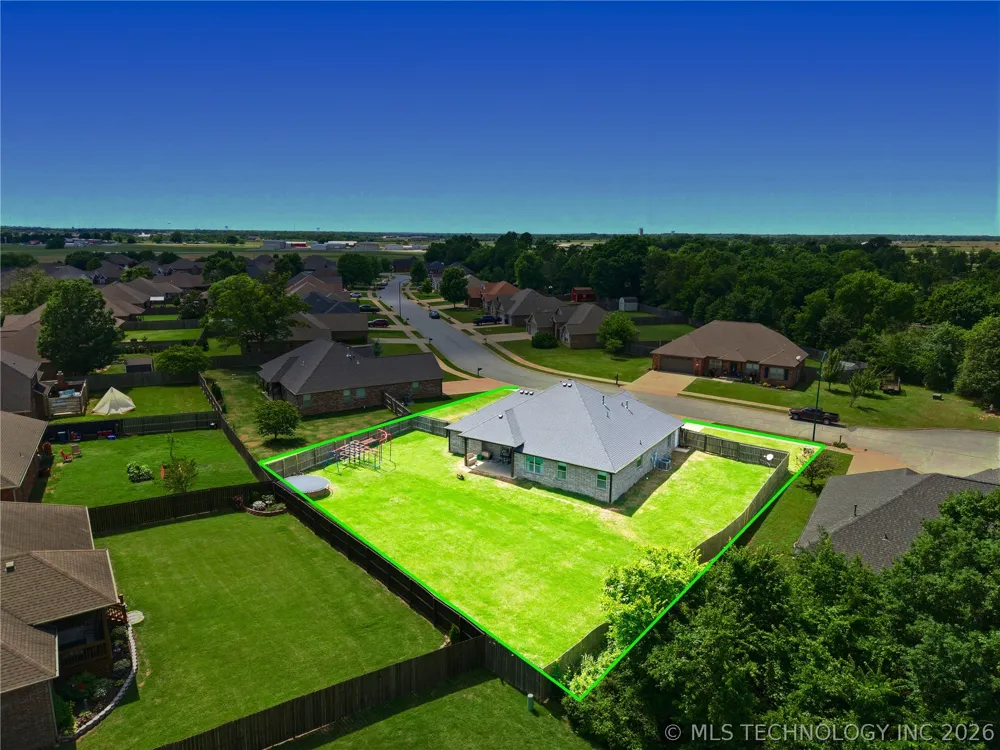 909 Carter Court Siloam Springs, AR 72761