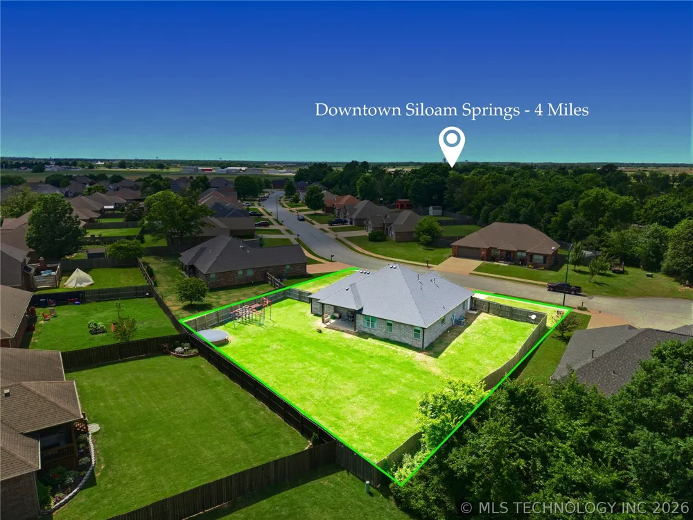 909 Carter Court Siloam Springs, AR 72761
