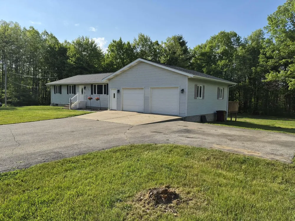 20200 W Lake Montcalm Road Reynolds Township, MI 49329