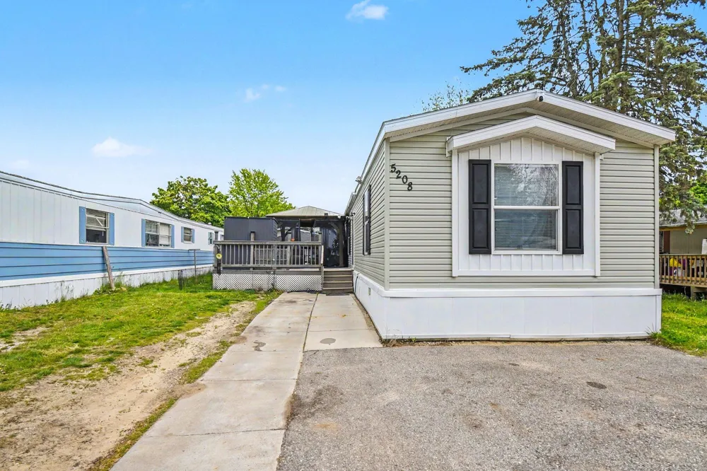 5208 Village Drive SW Wyoming City, MI 49509