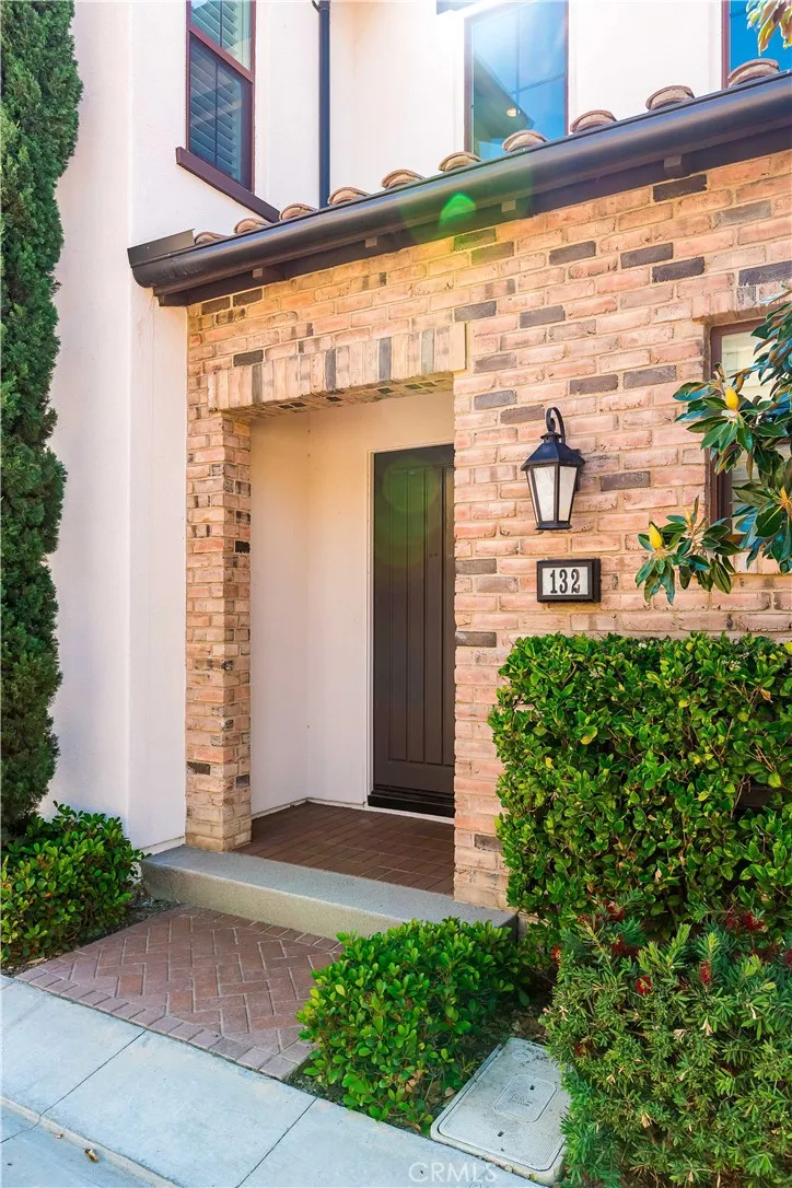 132 Stallion Irvine, CA 92602